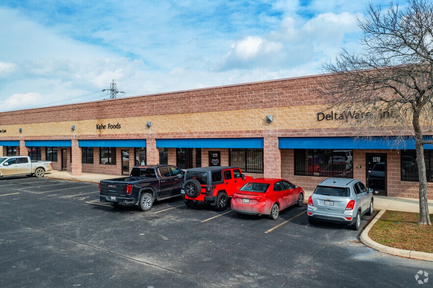 4730 Shavano Oak, San Antonio, TX à louer - Photo du bâtiment - Image 2 de 4