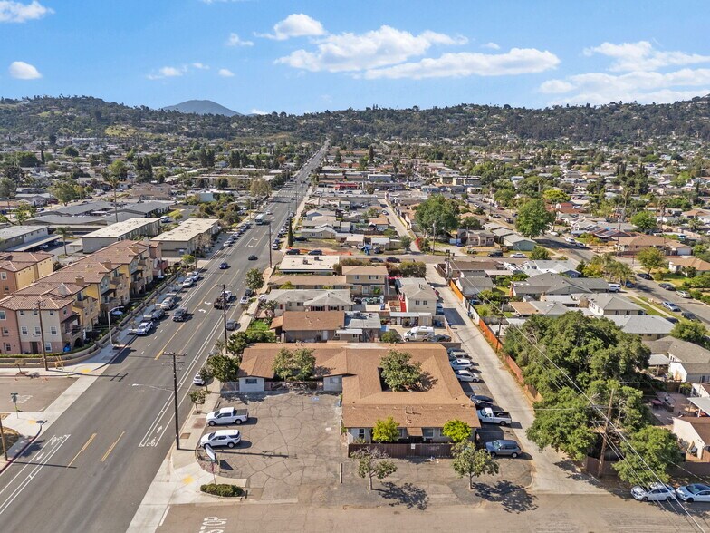 504-514 S Magnolia Ave, El Cajon, CA à vendre - Photo du bâtiment - Image 2 de 10