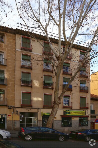 Immeuble residentiel dans Madrid, Madrid à vendre - Photo du bâtiment - Image 2 de 2
