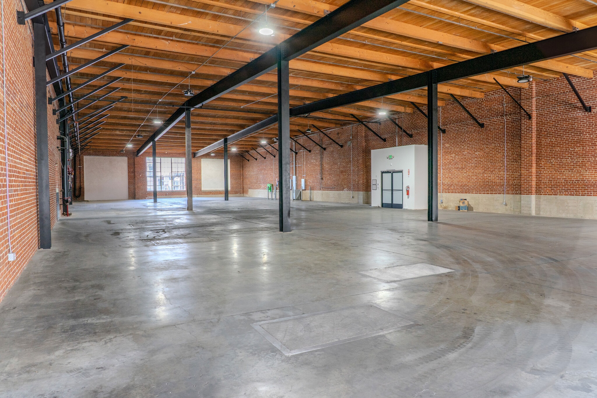 4000 Medford St, Los Angeles, CA for lease Interior Photo- Image 1 of 5