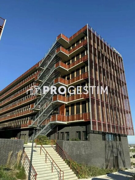 Commerce de détail dans Dijon à louer - Photo du bâtiment - Image 1 de 10