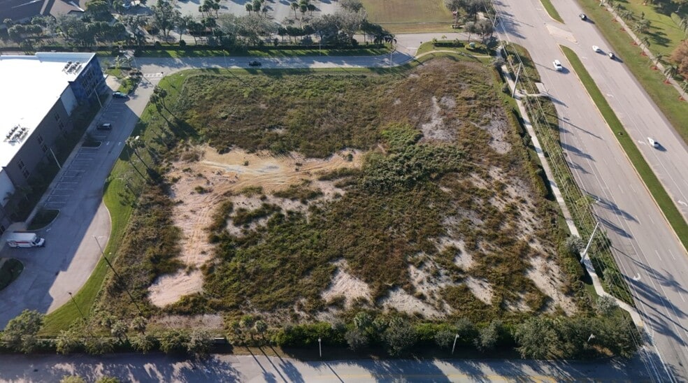 18900 Pines Blvd, Pembroke Pines, FL for sale - Building Photo - Image 2 of 12