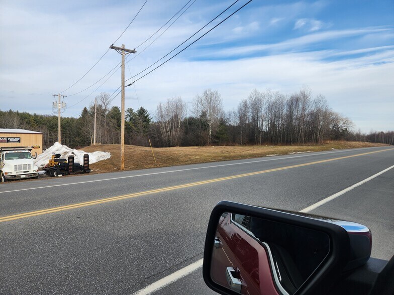 935 John Stark Hwy, Newport, NH à vendre - Photo du bâtiment - Image 2 de 6