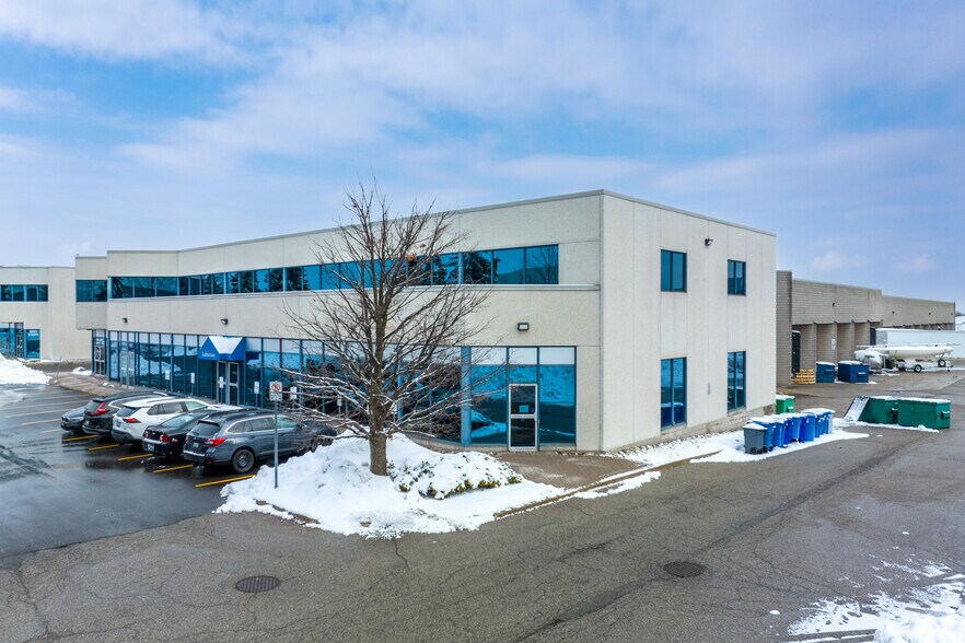 2140 Winston Park Dr, Oakville, ON à louer - Photo du bâtiment - Image 2 de 6