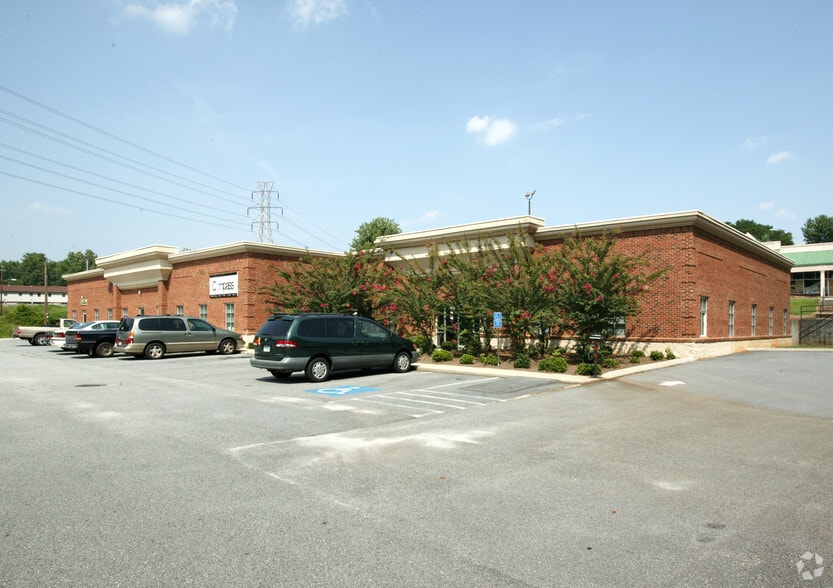 1100 Rutherford Rd, Greenville, SC for lease - Building Photo - Image 2 of 4