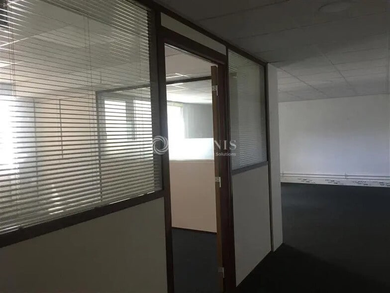 Office in Massy for lease - Interior Photo - Image 2 of 5