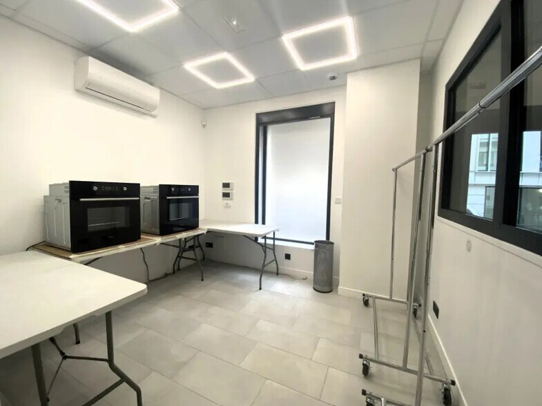 Office in Paris for sale - Building Photo - Image 2 of 9