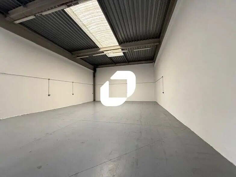 Flex in Chambly for lease - Building Photo - Image 1 of 6