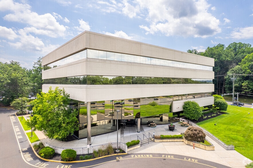 1717 Newtown Langhorne Rd, Langhorne, PA for lease - Building Photo - Image 3 of 22