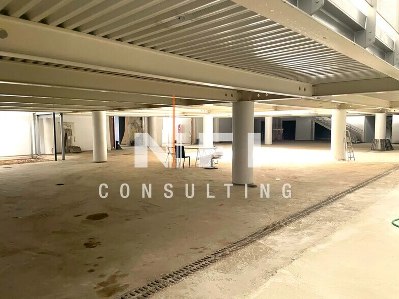 Multifamily in Cannes for sale - Interior Photo - Image 3 of 3