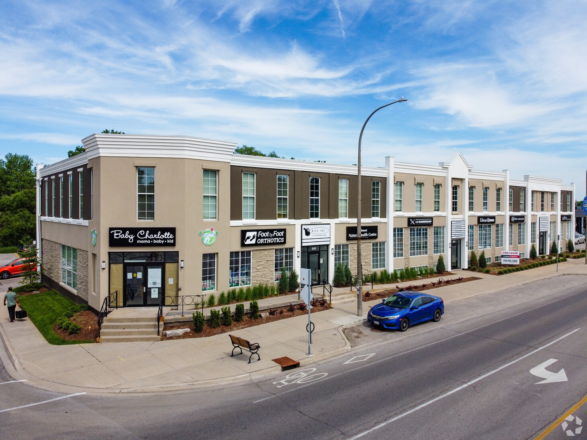 678-692 Belmont Ave W, Kitchener, ON à vendre Photo principale- Image 1 de 1