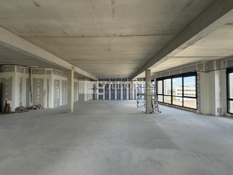 Office in La Tour-de-Salvagny for sale - Building Photo - Image 2 of 15