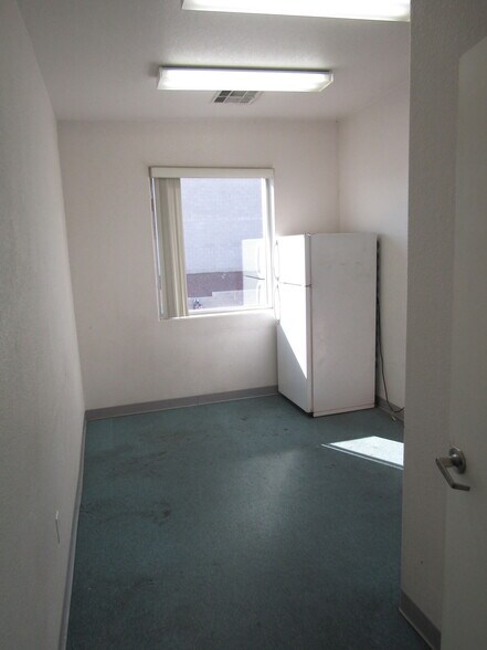 209 E Brooks Ave, North Las Vegas, NV à louer - Photo intérieure - Image 3 de 23