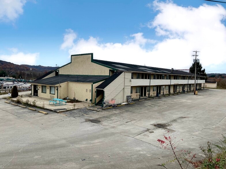 126 Miller Ln, Waynesburg, PA for sale - Primary Photo - Image 1 of 12