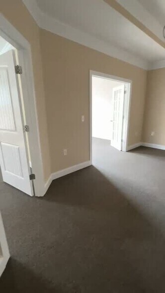 2487 Cedarcrest Rd, Acworth, GA à louer - Vidéo sur l’inscription commerciale - Image 3 de 14