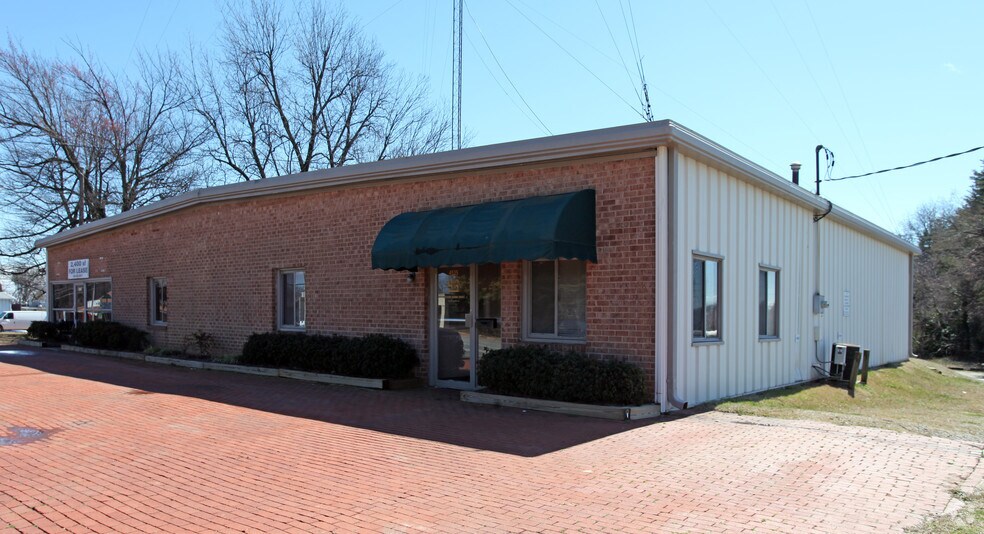 4535 W Market St, Greensboro, NC à vendre - Photo principale - Image 1 de 3