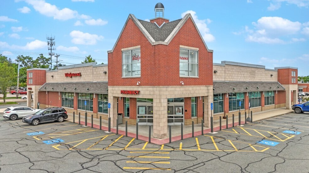 121 Main St, Foxborough, MA à vendre - Photo du bâtiment - Image 2 de 7