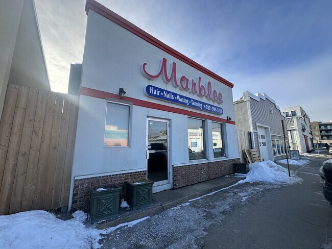 Plus de détails pour 10119 81st Ave NW, Edmonton, AB - Commerce de détail à vendre
