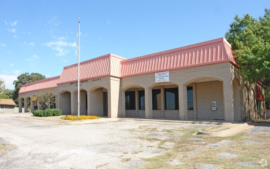 2521 Oakland Blvd, Fort Worth, TX à vendre - Photo du bâtiment - Image 3 de 7