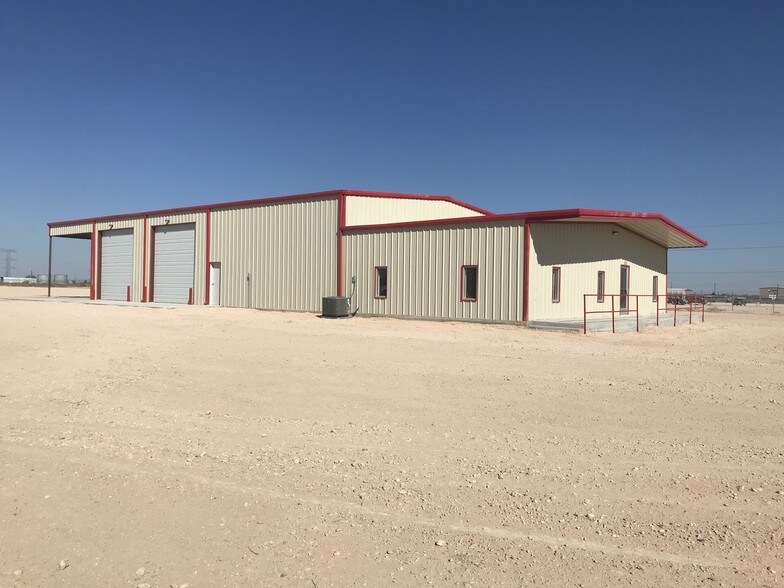9503 E County Road 97, Midland, TX à louer - Photo du bâtiment - Image 2 de 25