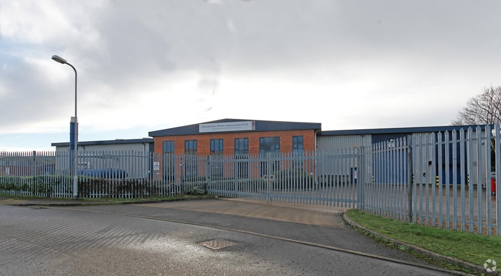 Bury Clos, Higham Ferrers for lease - Building Photo - Image 2 of 2