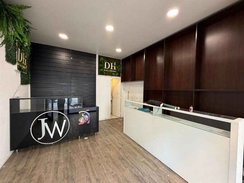 Retail in Paris for lease - Building Photo - Image 2 of 9