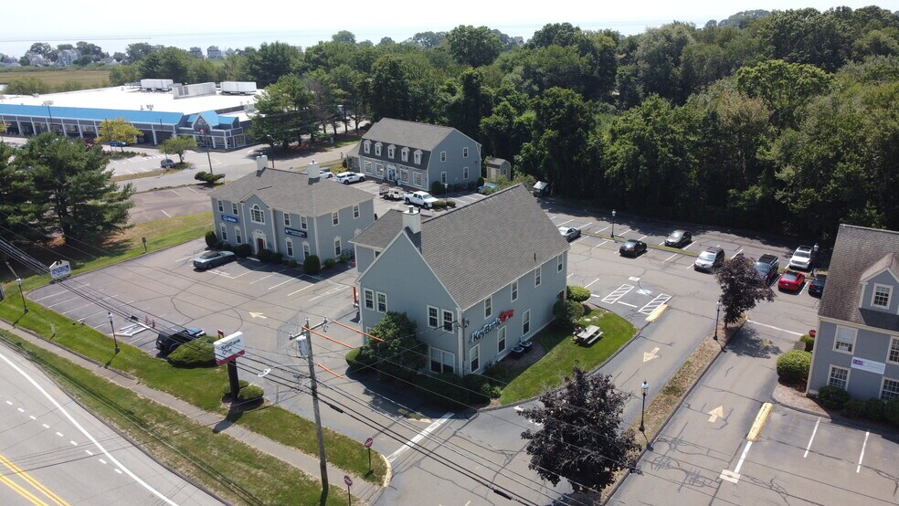 250-252 East Main portefeuille de 2 propriétés à vendre sur LoopNet.ca - Photo du bâtiment - Image 3 de 15