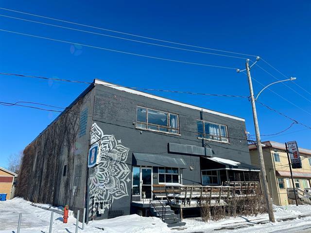 156-158 Léopold Rue, Cowansville, QC à louer - Photo du bâtiment - Image 2 de 4