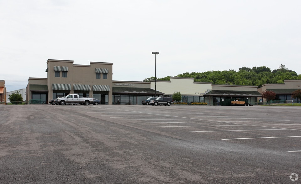 1402-1498 W Old Highway 40, Odessa, MO for lease - Building Photo - Image 3 of 11