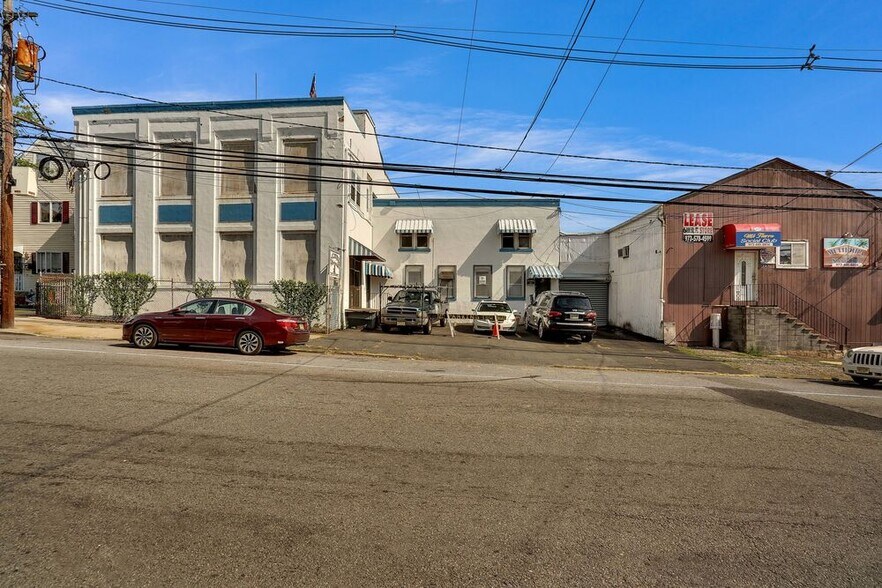 245-249 Verona Ave, Newark, NJ à vendre - Photo du bâtiment - Image 2 de 44