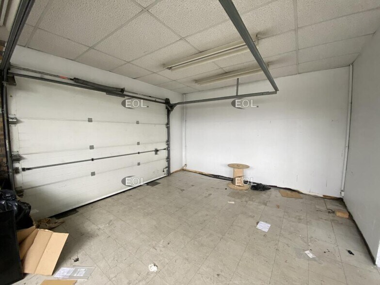 Flex in Les Ulis for lease - Building Photo - Image 1 of 5