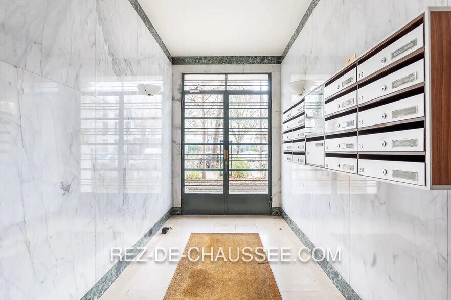 Office in Paris for sale - Lobby - Image 1 of 10