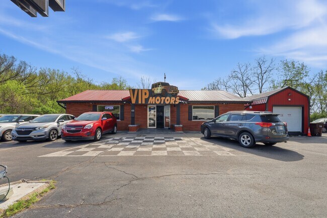 More details for 621 Green Blvd, Aurora, IN - Retail for Sale
