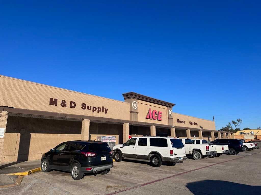 142 S Main St, Lumberton, TX for lease Building Photo- Image 1 of 3