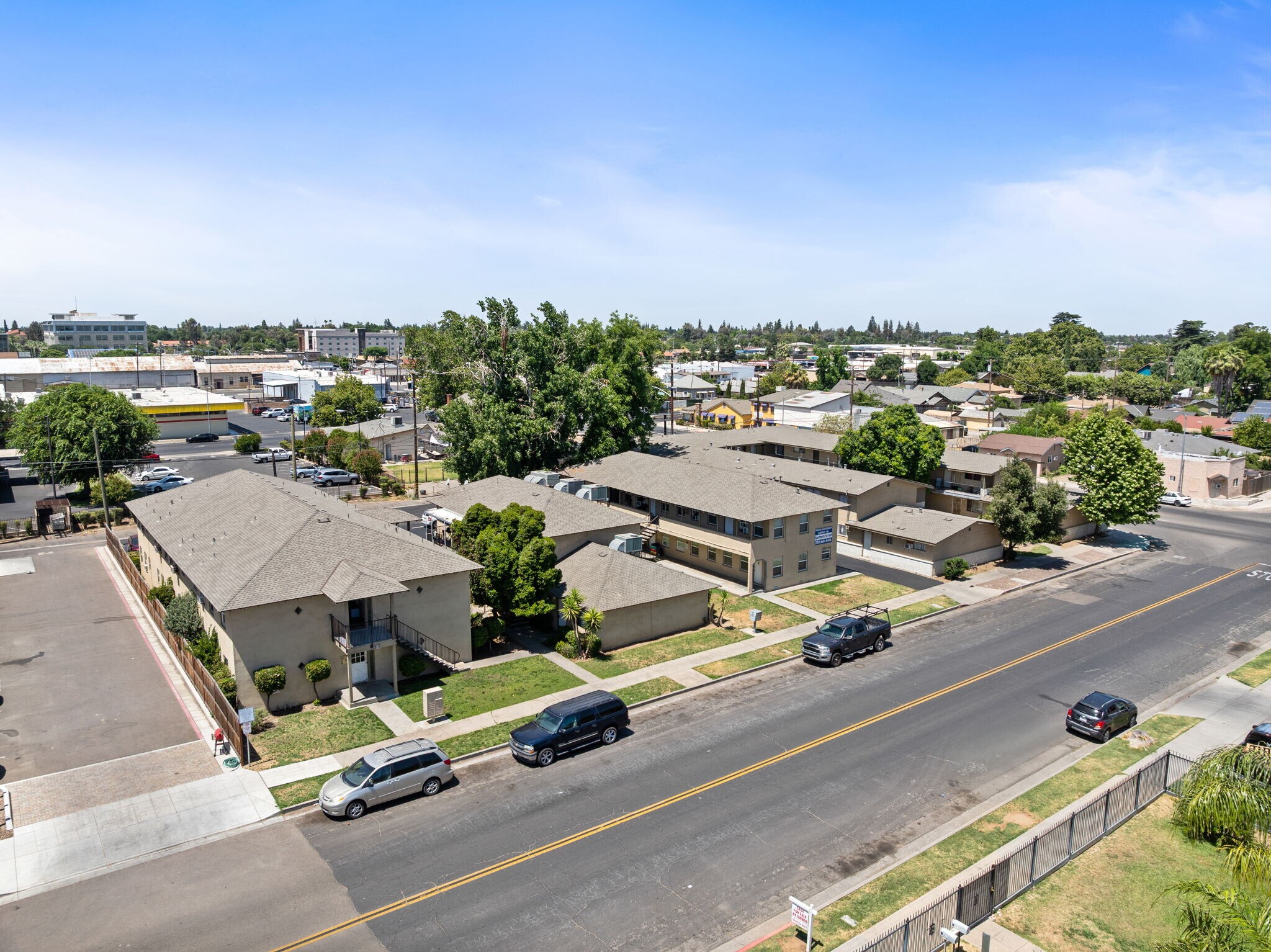 412 E 4th St, Madera, CA à vendre Photo du bâtiment- Image 1 de 1