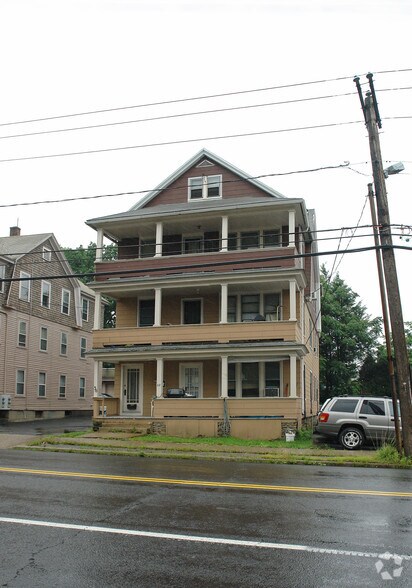 28 Meriden Rd, Waterbury, CT à vendre - Photo principale - Image 1 de 2