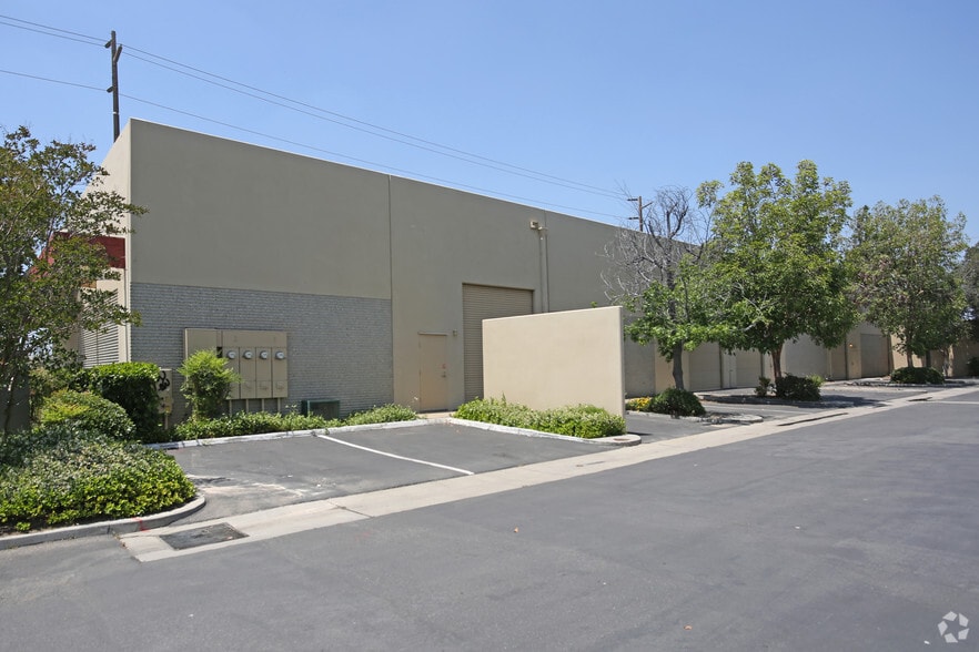 700 Van Buren St, Placentia, CA à louer - Photo du bâtiment - Image 2 de 4