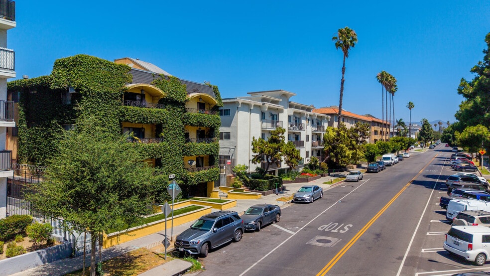 439 S Hobart Blvd, Los Angeles, CA for sale - Building Photo - Image 2 of 19