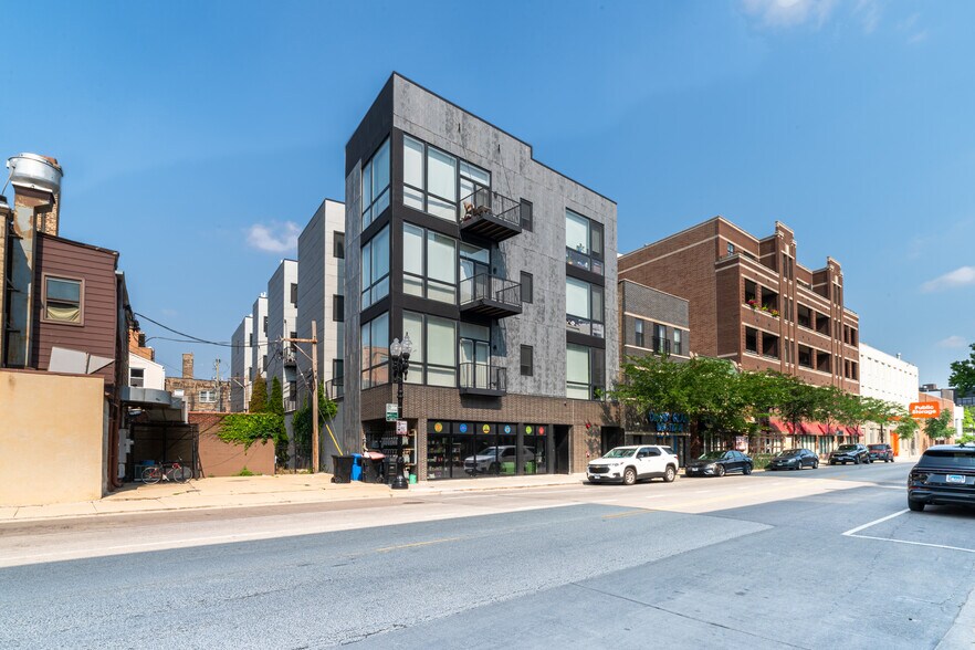4410 N Clark St, Chicago, IL à louer - Photo du bâtiment - Image 2 de 7