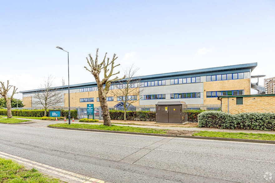 12 Central Way, London for lease - Primary Photo - Image 1 of 9