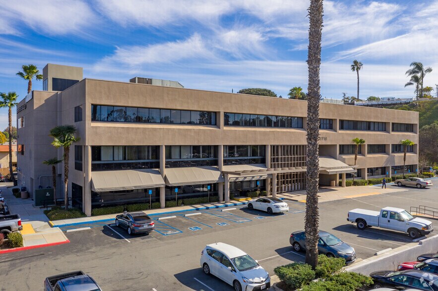 6719 Alvarado Rd, San Diego, CA à louer - Photo du bâtiment - Image 2 de 8