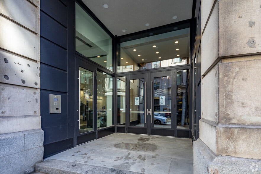 240 Rue Saint-Jacques, Montréal, QC for lease - Building Photo - Image 2 of 13