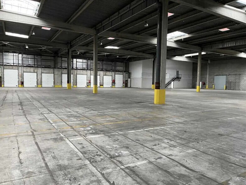 Bureau dans Corbas à louer - Photo du bâtiment - Image 3 de 33