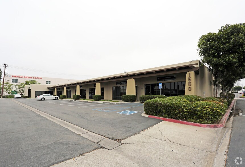1550 S Anaheim Blvd, Anaheim, CA à louer - Photo du bâtiment - Image 2 de 7