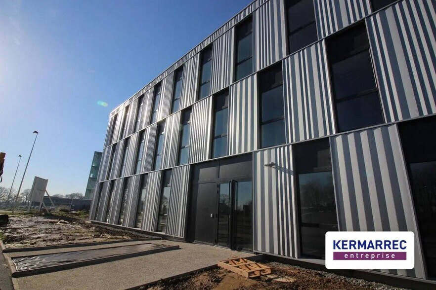 Office in Saint-Grégoire for lease - Building Photo - Image 3 of 3