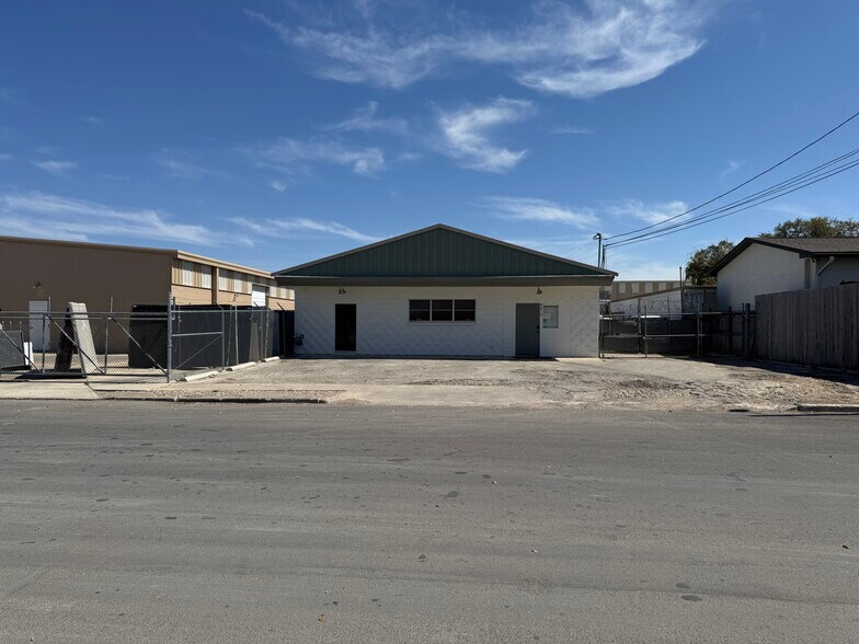9010 Aero St, San Antonio, TX à vendre - Photo du bâtiment - Image 3 de 12