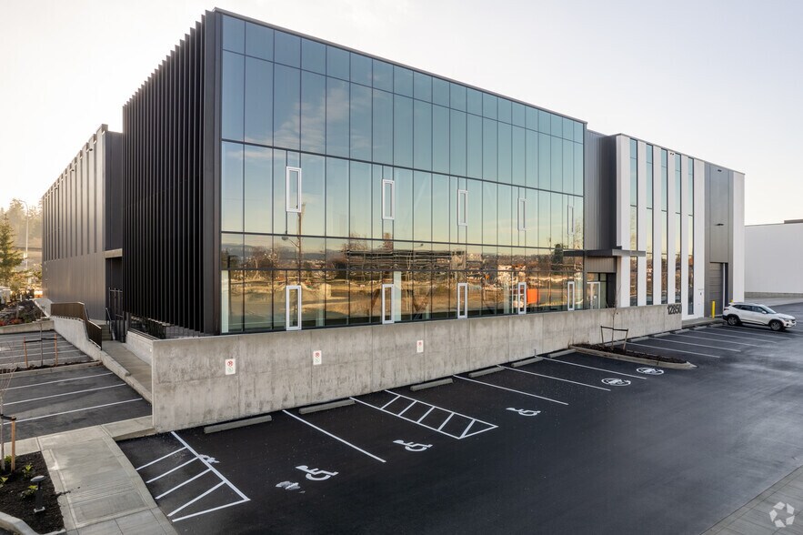 12850 112B Av, Surrey, BC à louer - Photo du bâtiment - Image 2 de 9