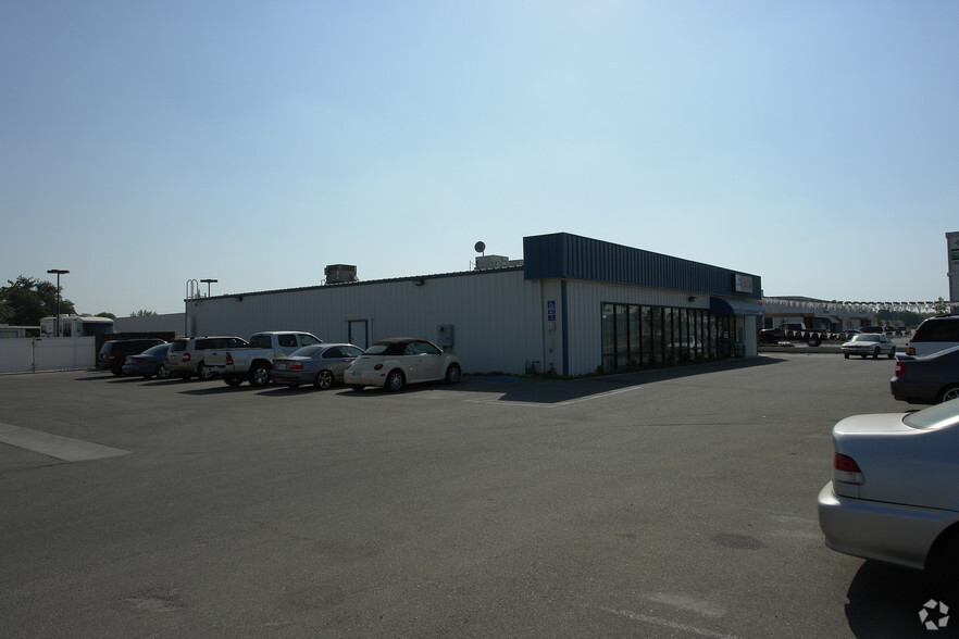 2821 Auto Mall Dr, Bakersfield, CA à vendre - Photo principale - Image 1 de 1