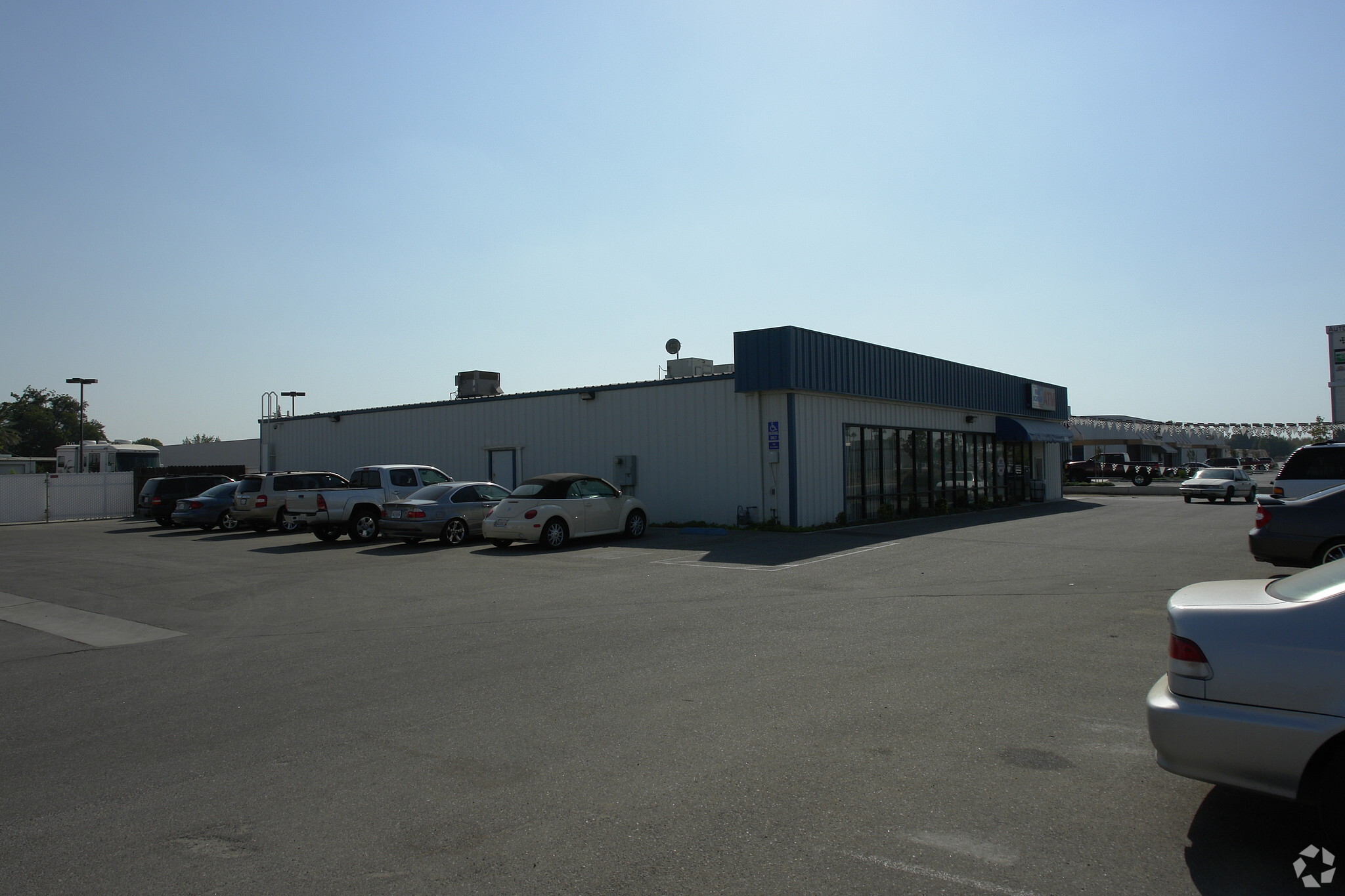 2821 Auto Mall Dr, Bakersfield, CA à vendre Photo principale- Image 1 de 1