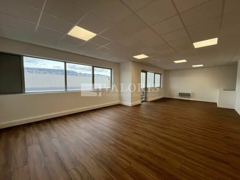 Flex in Rousset for lease - Interior Photo - Image 2 of 11